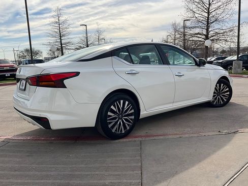 Used 2025 Nissan Altima 2.5 SV image 6
