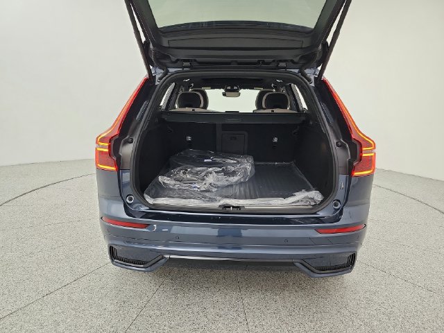 New 2026 Volvo XC60 B5 Plus w/ Climate Package AWD/4WD image 40