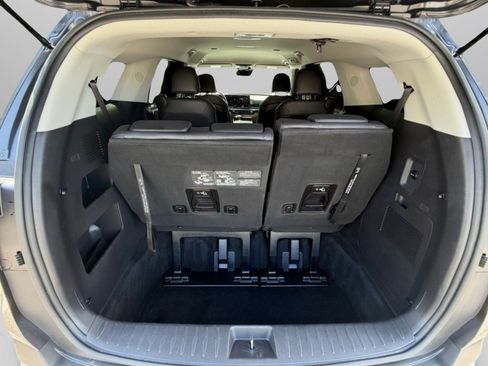Used 2025 Kia Carnival FWD image 37