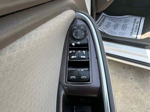 Used 2016 Chevrolet Malibu LT FWD image 23