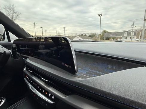 Used 2024 Cadillac XT4 Sport image 31