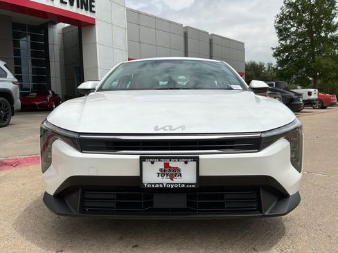 Used 2025 Kia K4 LXS image 3