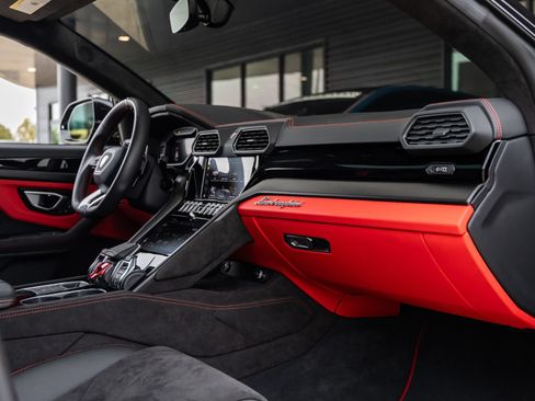 Used 2024 Lamborghini Urus S AWD/4WD image 47