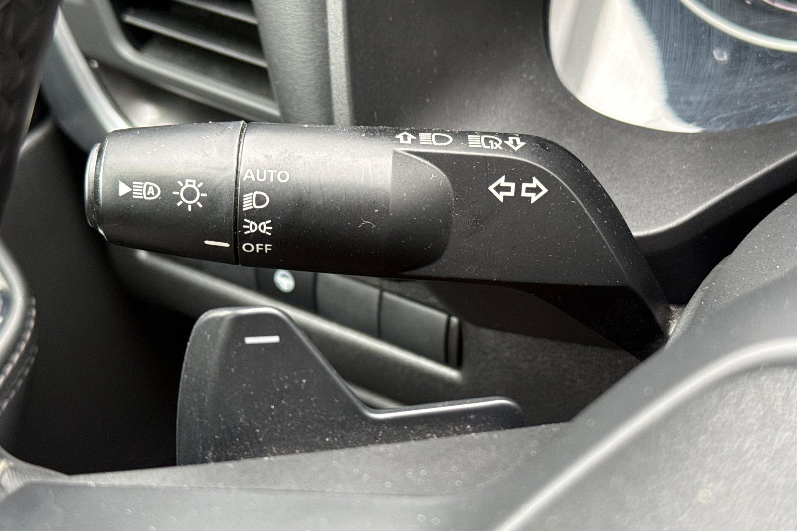 Used 2025 Nissan Rogue SV FWD image 33