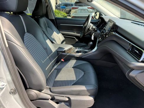 Used 2022 Toyota Camry SE w/ Carpet Mat Package (TMS) AWD/4WD image 28