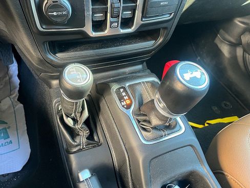 Used 2021 Jeep Wrangler Unlimited Sahara w/ Cold Weather Group AWD/4WD image 15