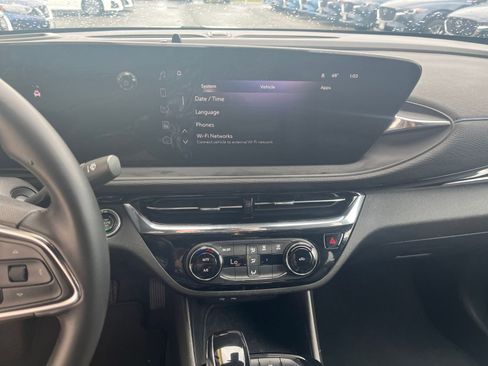 Used 2025 Buick Envista Sport Touring image 17