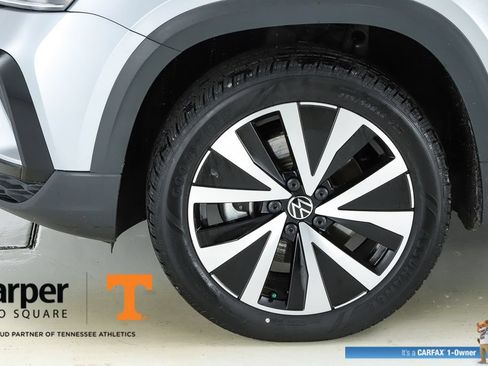 Used 2024 Volkswagen Taos SE FWD image 5
