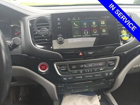 Used 2021 Honda Pilot Touring image 11