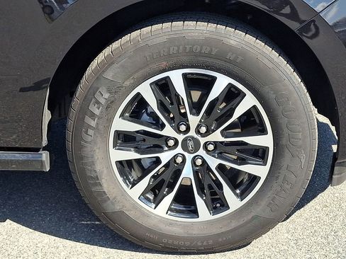 Used 2025 Ford Expedition Max Platinum image 8