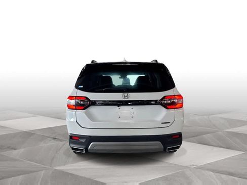 Used 2023 Honda Pilot Touring image 7