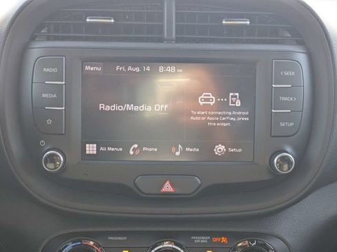 Used 2025 Kia Soul LX w/ LX Technology Package FWD image 17