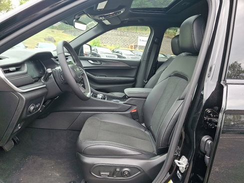 New 2025 Jeep Grand Cherokee L Altitude image 11