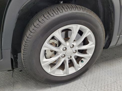 Used 2019 Jeep Cherokee Latitude w/ Popular Appearance Group image 31