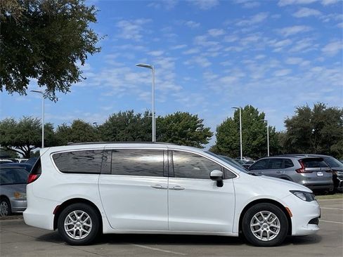 Used 2021 Chrysler Voyager Lxi image 3