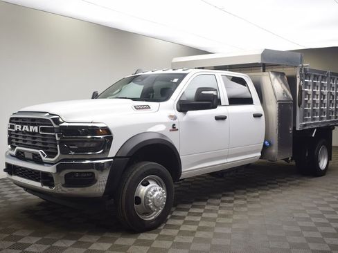 New 2026 RAM 5500 Tradesman w/ Chrome Appearance Group image 2