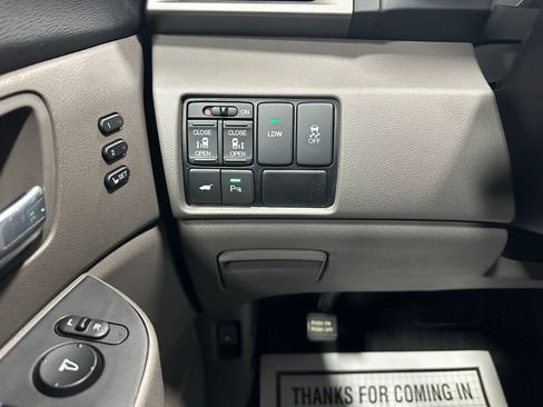 Used 2016 Honda Odyssey Touring Elite image 17