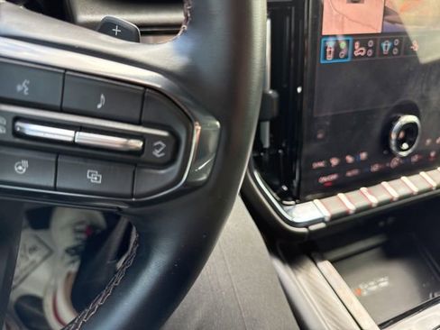 Used 2025 GMC Yukon AT4 AWD/4WD image 29