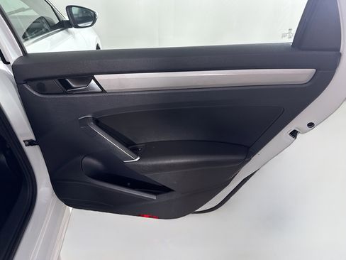 Used 2021 Volkswagen Passat 2.0T SE image 28