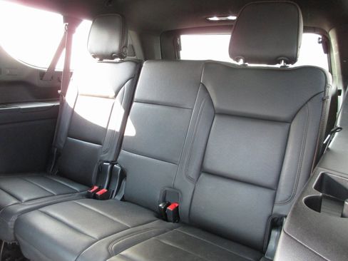 Used 2023 Chevrolet Suburban High Country image 22