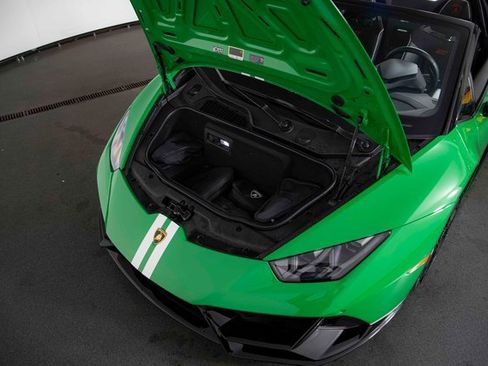 Used 2024 Lamborghini Huracan EVO image 28