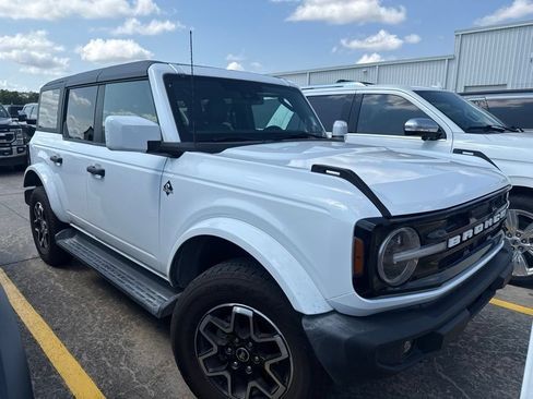 Used 2026 Ford Bronco Outer Banks AWD/4WD image 3