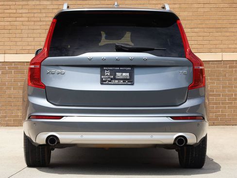 Used 2018 Volvo XC90 T5 Momentum w/ Momentum Plus Package FWD image 8