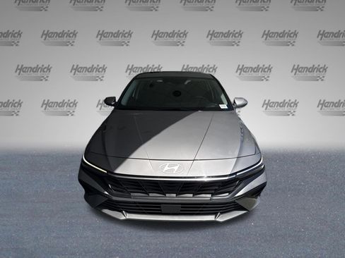 Used 2025 Hyundai Elantra SEL FWD image 3