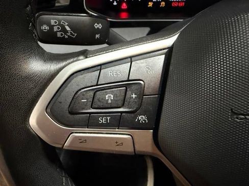 Used 2025 Volkswagen Jetta SE FWD image 29