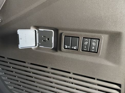 New 2026 GMC Yukon Elevation image 11