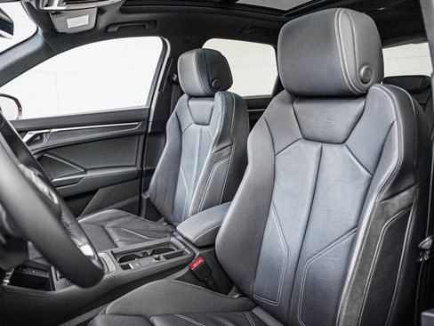 Used 2022 Audi Q3 2.0T Premium w/ Black Optic Sport Package image 12