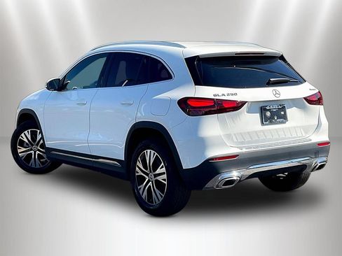 Used 2025 Mercedes-Benz GLA 250 4MATIC image 4
