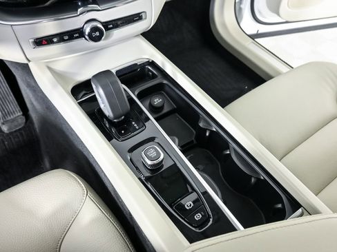 Certified 2023 Volvo XC60 B5 Core w/ Climate Package AWD/4WD image 18