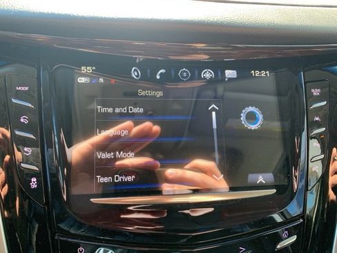 Used 2018 Cadillac Escalade Premium Luxury image 18