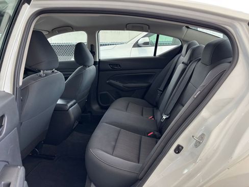 Used 2025 Nissan Altima 2.5 SV FWD image 25