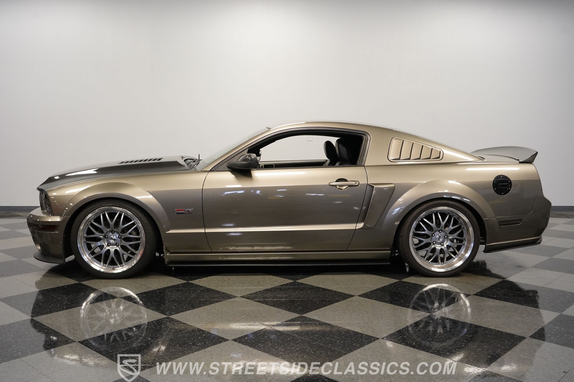 Used 2005 Ford Mustang GT RWD image 8
