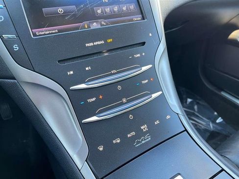 Used 2013 Lincoln MKZ image 25