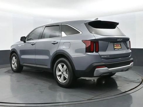 Used 2024 Kia Sorento LX image 9