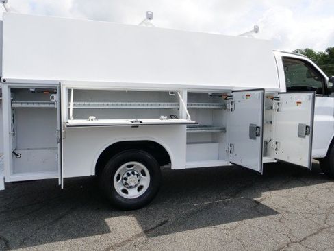 Used 2024 Chevrolet Express 3500 w/ Power Convenience Package RWD image 12