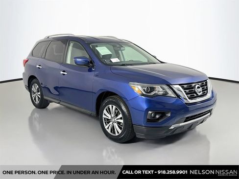 Used 2019 Nissan Pathfinder SV AWD/4WD image 3