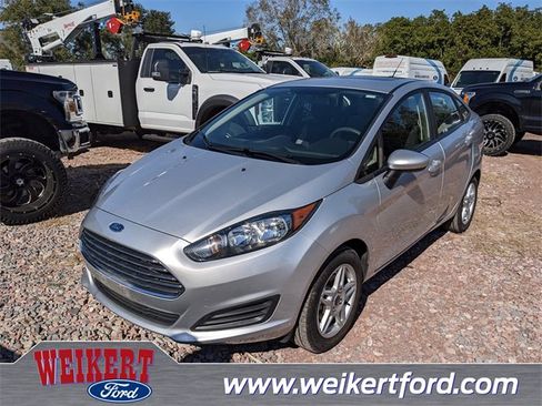 Used 2017 Ford Fiesta SE image 1