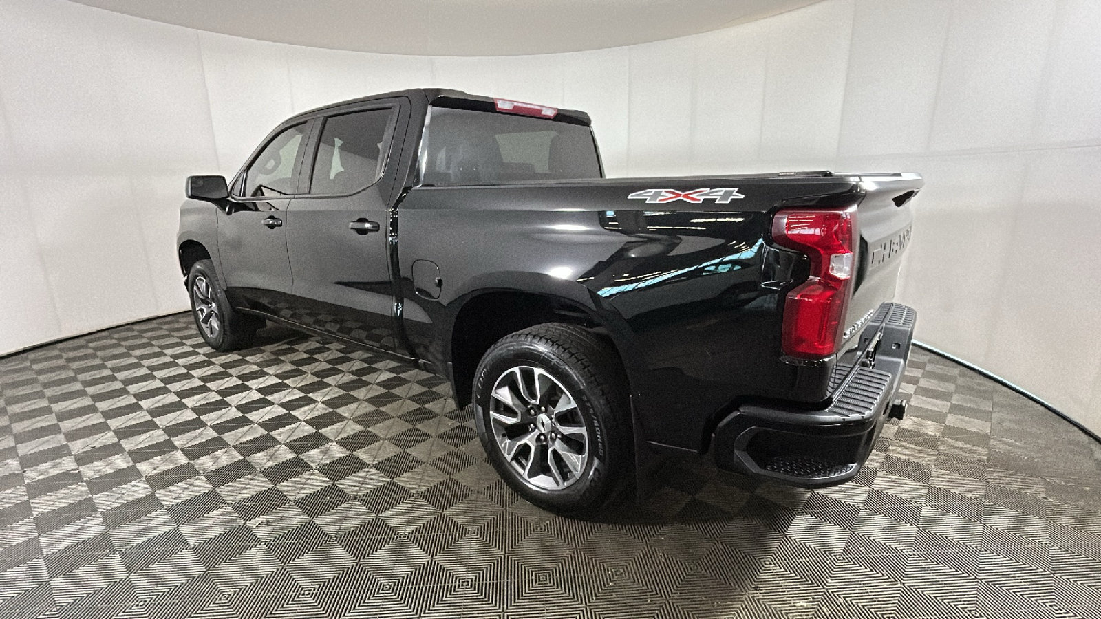 Used 2021 Chevrolet Silverado 1500 RST w/ Max Trailering Package AWD/4WD image 5