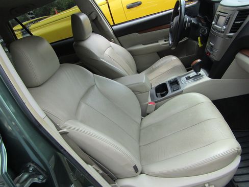 Used 2014 Subaru Outback 2.5i Limited AWD/4WD image 5