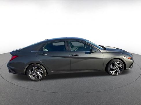 Used 2025 Hyundai Elantra Limited image 16