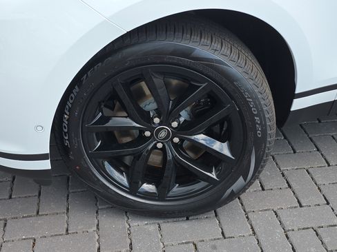 Used 2026 Land Rover Range Rover Velar S image 12