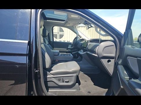 Used 2025 Ford Expedition Active image 4