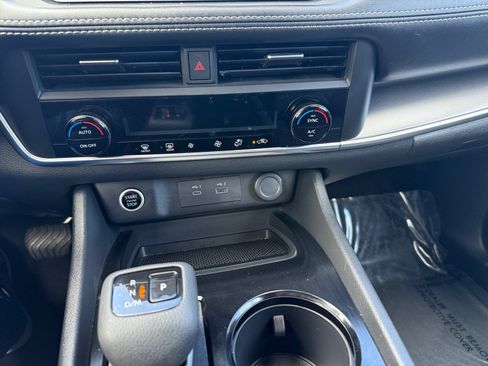 Used 2023 Nissan Rogue SV FWD image 13