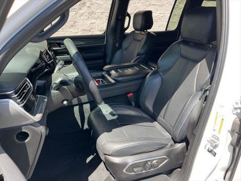 Certified 2022 Jeep Wagoneer Series II AWD/4WD image 22