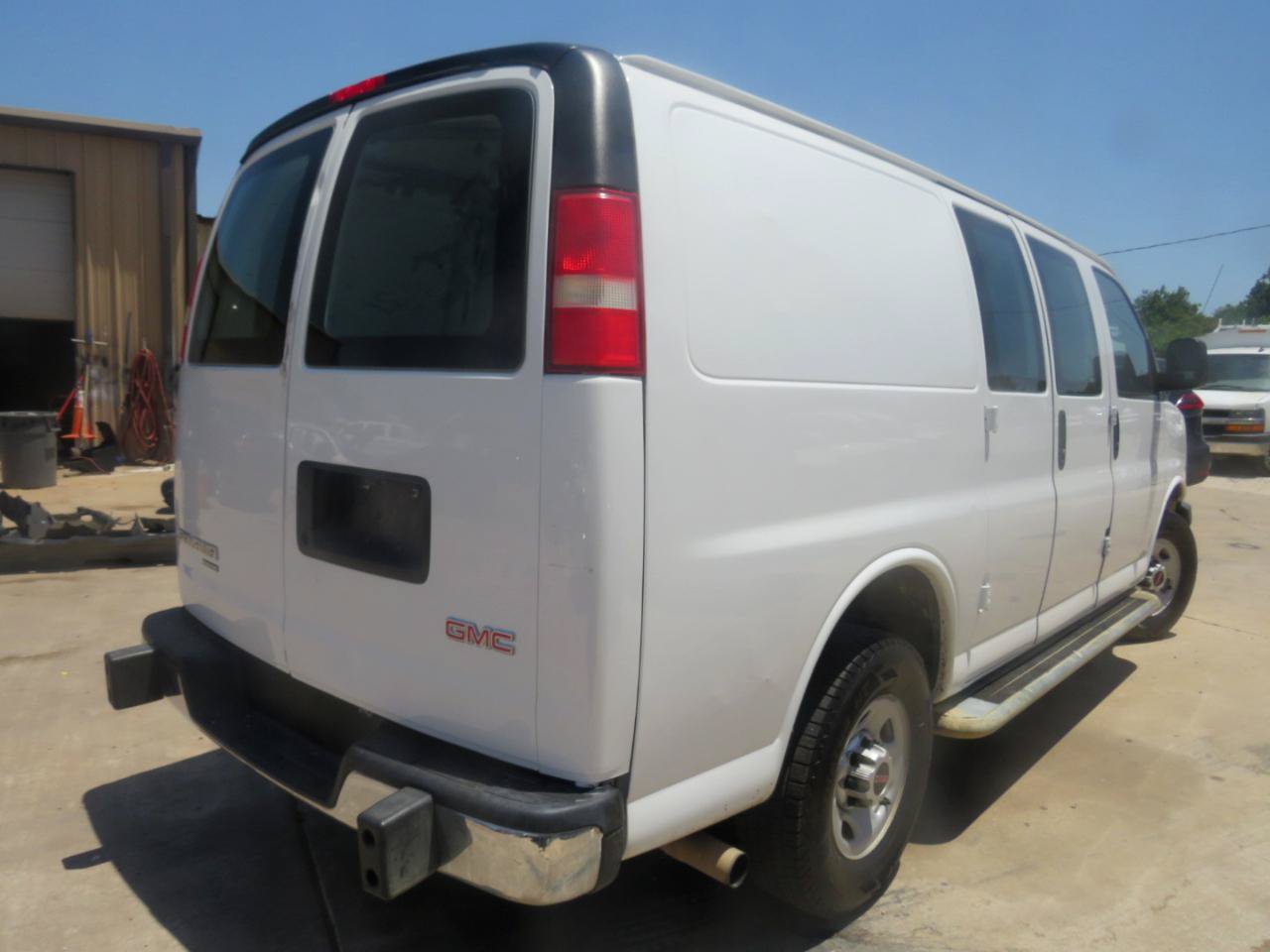 Used 2015 GMC Savana 2500 RWD image 4
