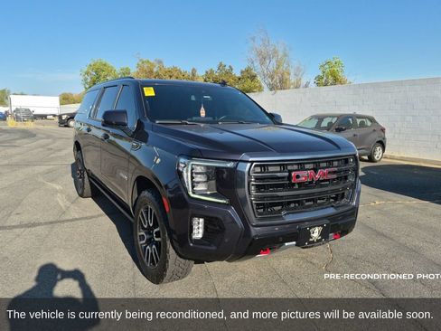 Used 2023 GMC Yukon XL AT4 w/ Technology Package AWD/4WD image 3